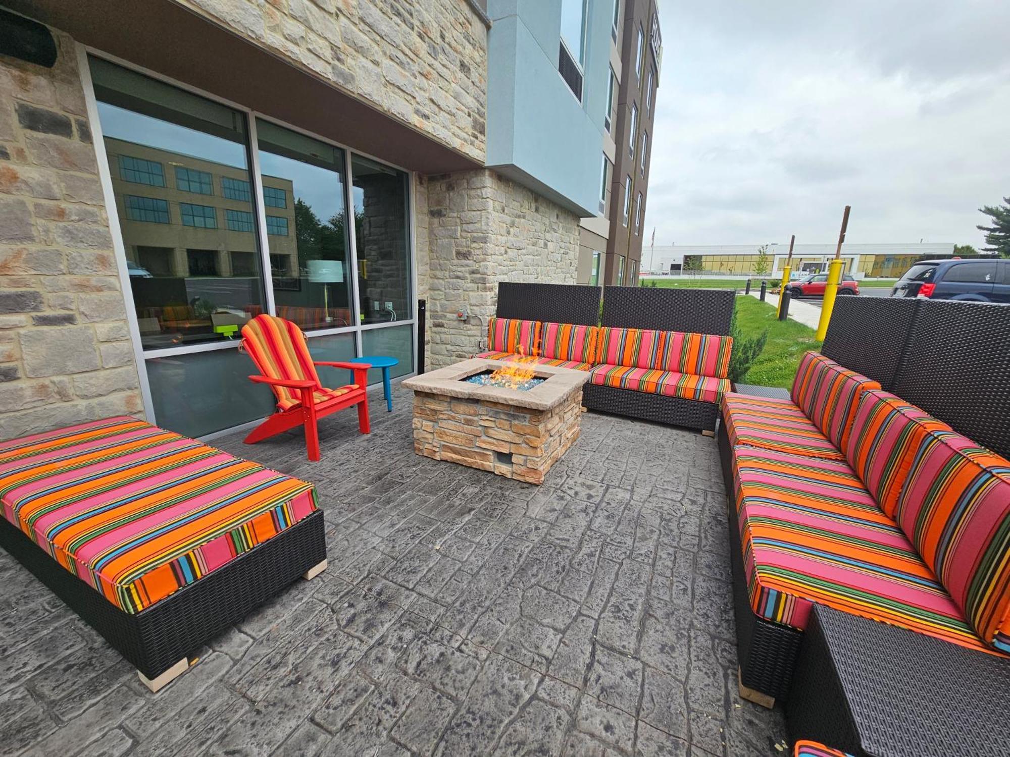 Home2 Suites By Hilton Allentown Bethlehem Airport ภายนอก รูปภาพ