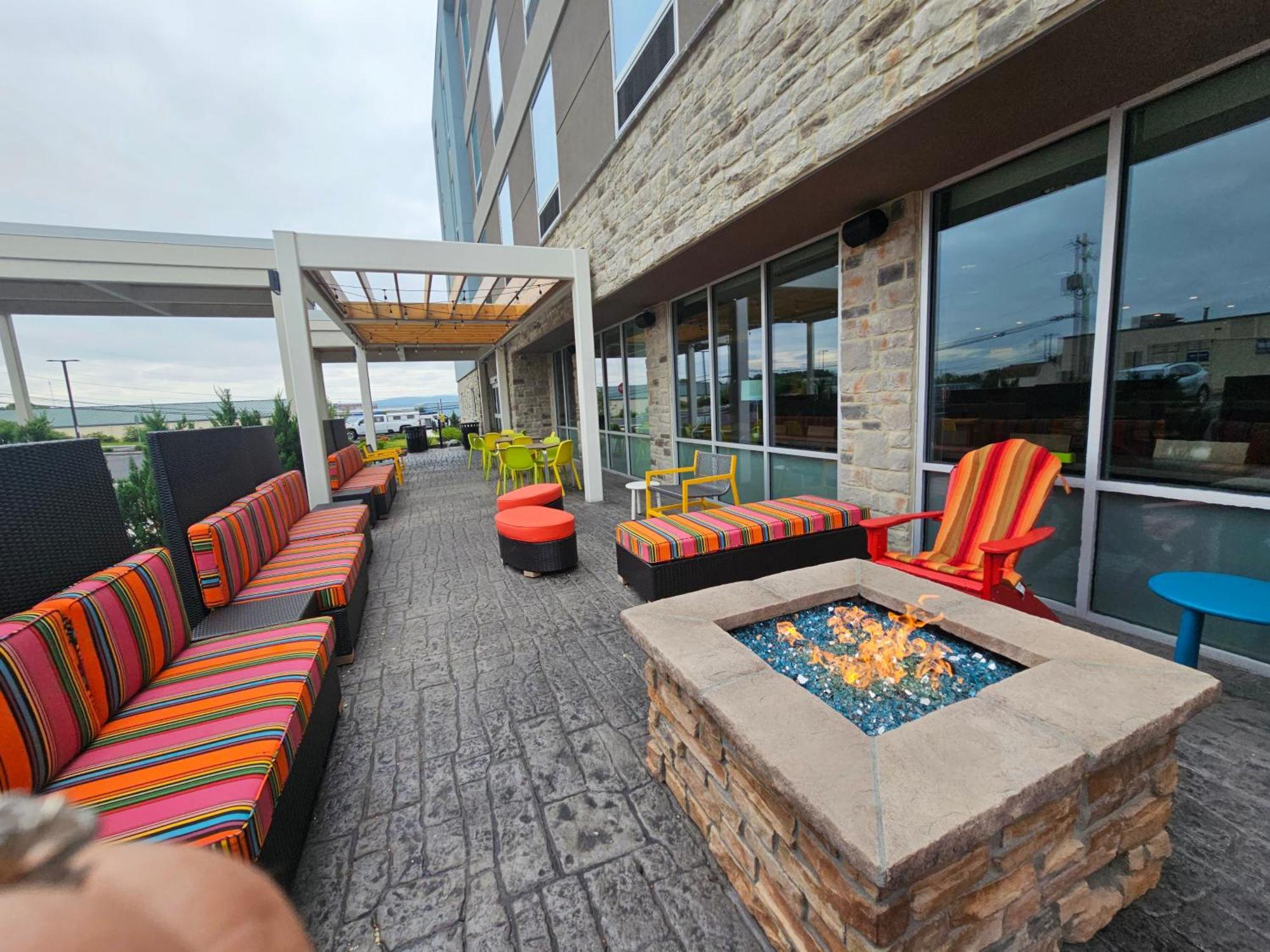 Home2 Suites By Hilton Allentown Bethlehem Airport ภายนอก รูปภาพ